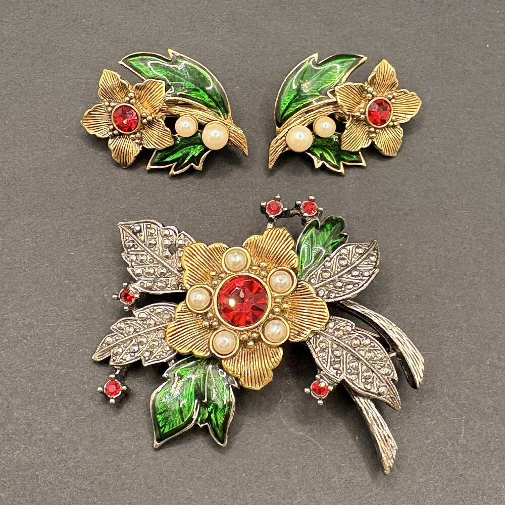 VTG Avon Christmas Holiday Poinsettia Brooch & Clip On Earrings Gold Silver Tone
